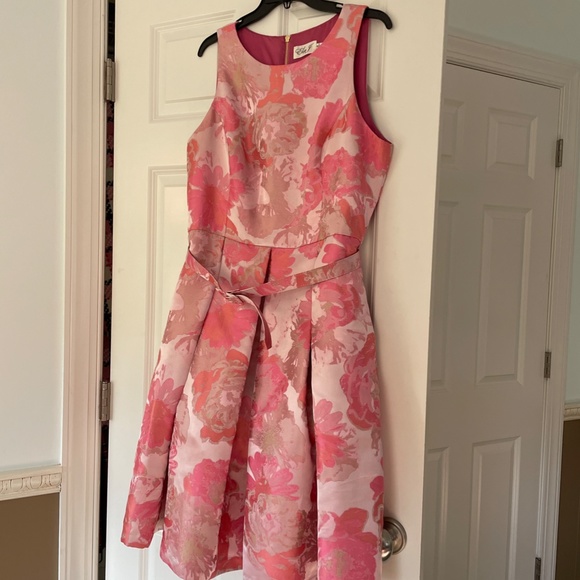 Dress - Picture 6 of 7